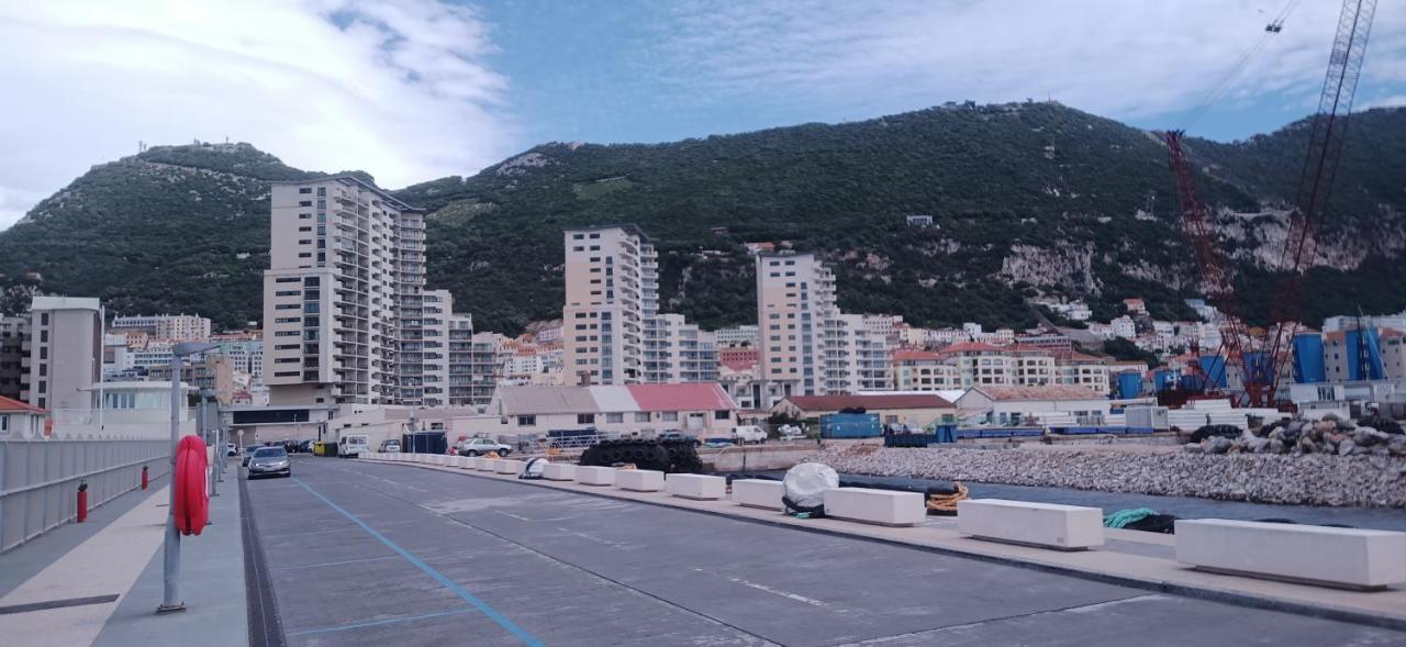 Kings Wharf Quay29 - Large Studio Apartment With 3 Pools - Gym - Rock Views - Holiday And Short Let Apartments In Гібралтар Екстер'єр фото